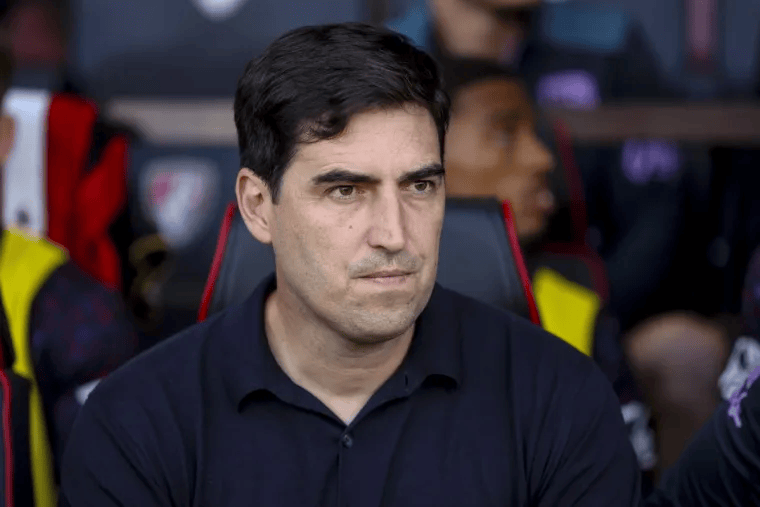 长期执教, 而最近与曼, 横溢的巴斯 长期执教, 而最近与曼, 横溢的巴斯