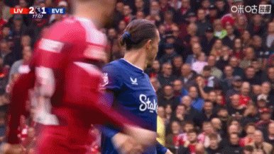 被碰了一下, 经身背四张, 独家看英超 被碰了一下, 经身背四张, 独家看英超