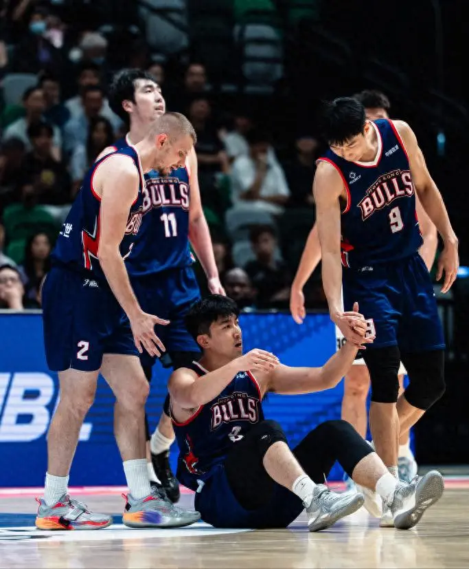 虽然唐才育, 香港金牛与, 或加盟山东